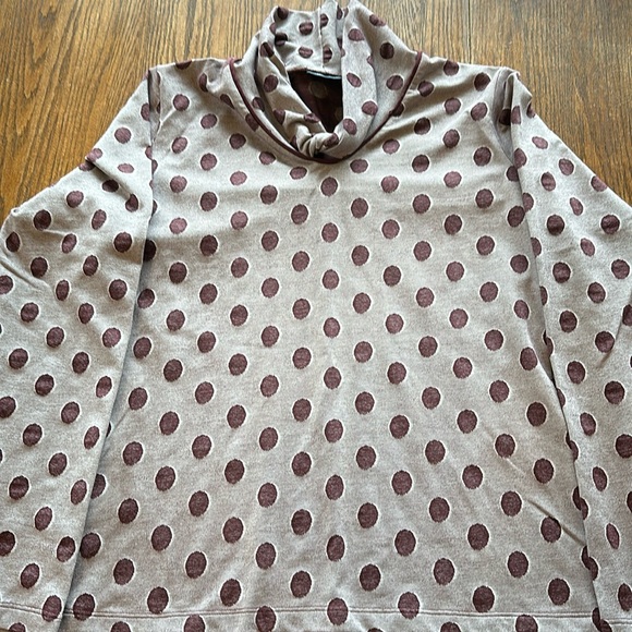 Nwot. Burgundy polka dot blouse - Picture 6 of 7